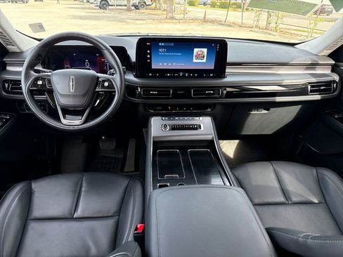 Used 2025 Lincoln Aviator 2WD image 6
