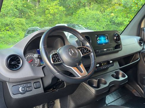 Used 2022 Mercedes-Benz Sprinter 2500 image 12