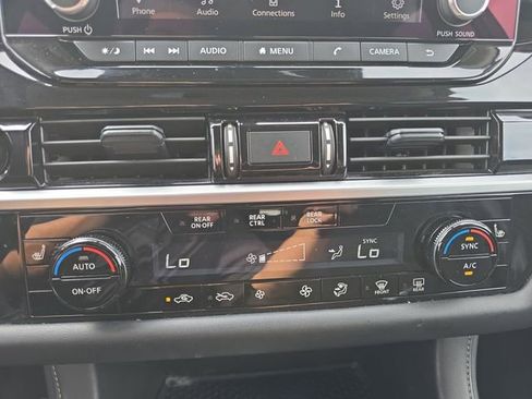 Certified 2025 Nissan Pathfinder SV image 4