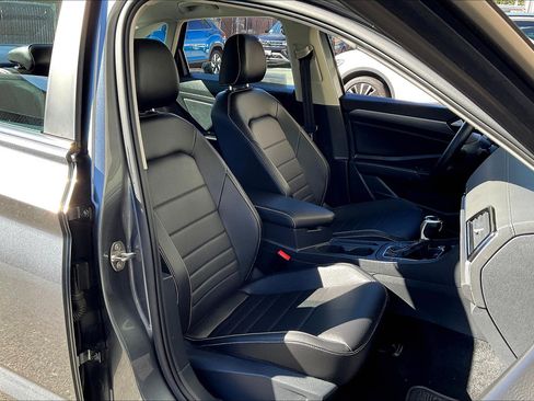 Certified 2023 Volkswagen Jetta SE image 6