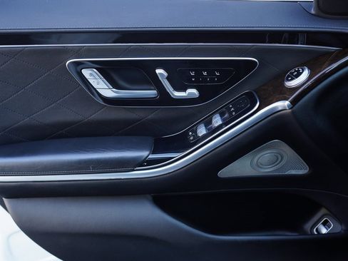 Used 2021 Mercedes-Benz S 500 4MATIC image 32