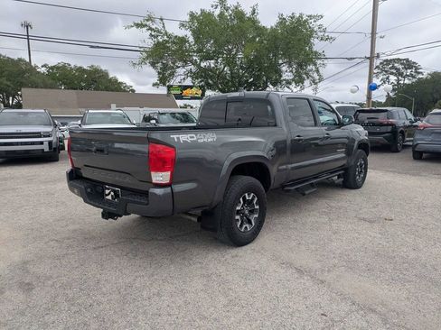 Used 2017 Toyota Tacoma TRD Sport w/ Tow Package AWD/4WD image 3
