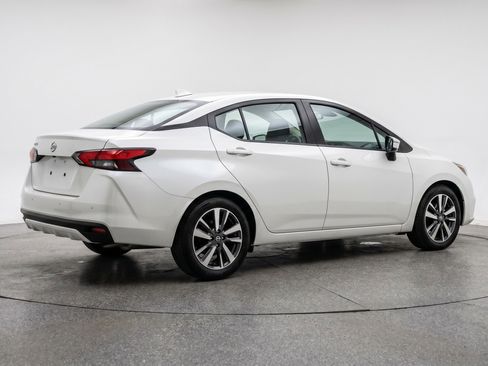 Used 2025 Nissan Versa SV image 9