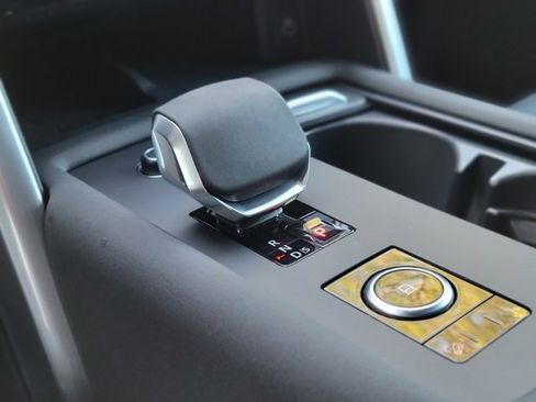 Used 2024 Land Rover Discovery Dynamic SE image 26