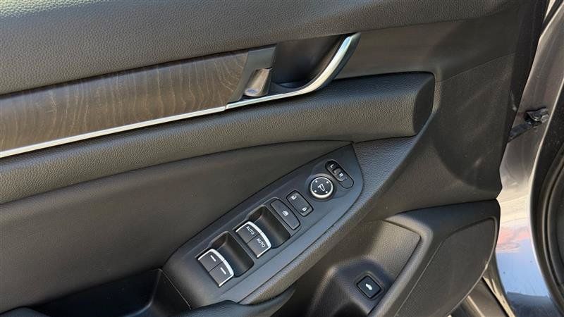 Used 2018 Honda Accord EX image 22