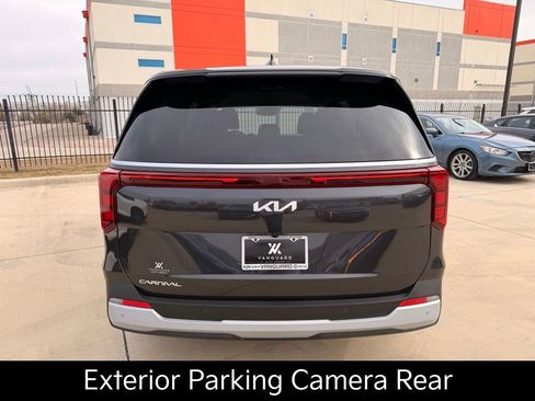 New 2026 Kia Carnival image 3