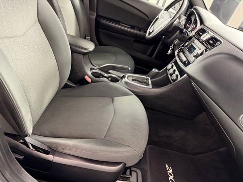 Used 2011 Chrysler 200 Touring image 20