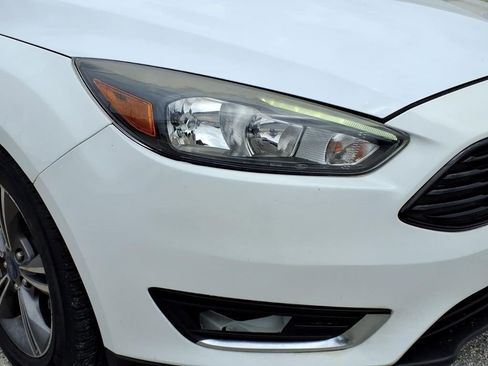 Used 2018 Ford Focus SE w/ SE Appearance Package FWD image 11