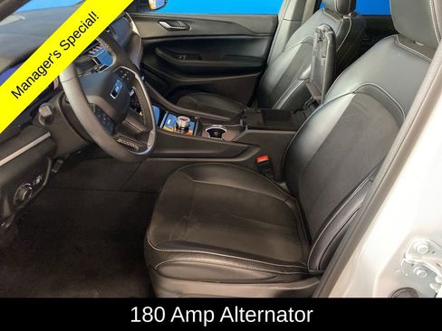 Used 2024 Jeep Grand Cherokee L Altitude image 8