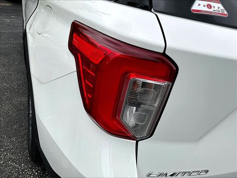 Used 2021 Ford Explorer Limited w/ Equipment Group 301A AWD/4WD image 23