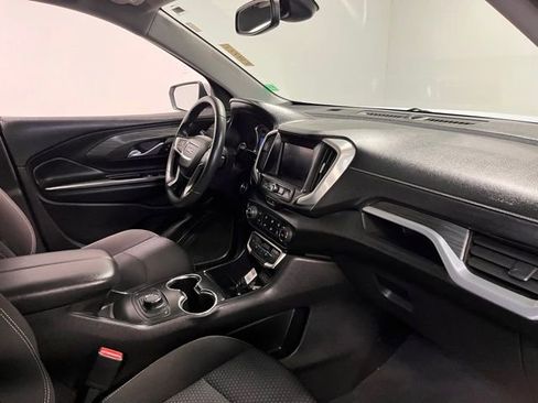 Used 2024 GMC Terrain SLE image 11