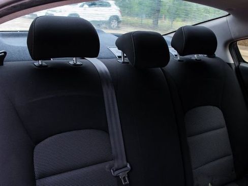 Used 2017 Kia Forte LX image 32