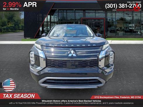 Used 2025 Mitsubishi Outlander SE image 2