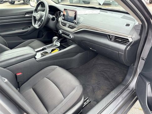 Used 2024 Nissan Altima 2.5 SV image 25