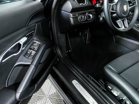 Certified 2024 Porsche 718 Cayman S RWD image 7
