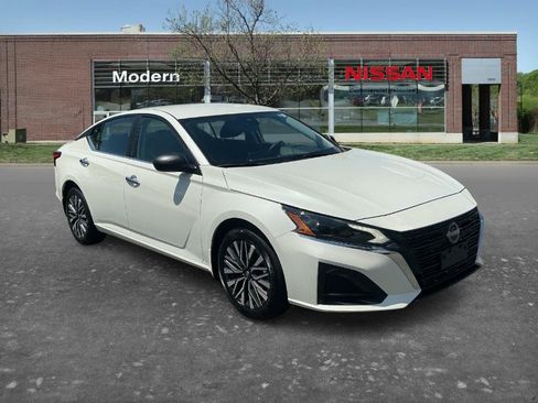 Certified 2024 Nissan Altima 2.5 SV AWD/4WD image 5