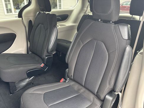 Used 2023 Chrysler Voyager LX image 18