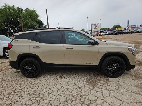 Used 2023 GMC Terrain SLE w/ Driver Convenience Package FWD image 12
