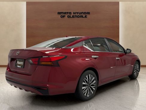 Used 2025 Nissan Altima 2.5 SV FWD image 5