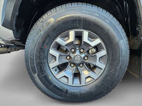 Used 2020 Toyota Tacoma TRD Off-Road image 21