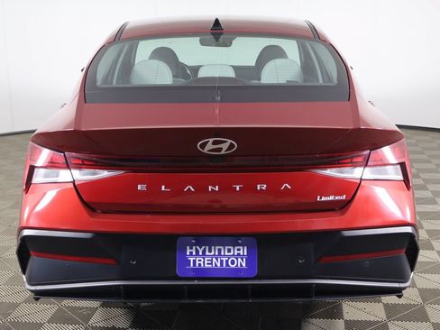 Used 2024 Hyundai Elantra Limited FWD image 14