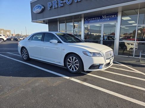 Used 2020 Lincoln Continental image 2
