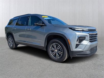 Certified 2025 Chevrolet Traverse LT