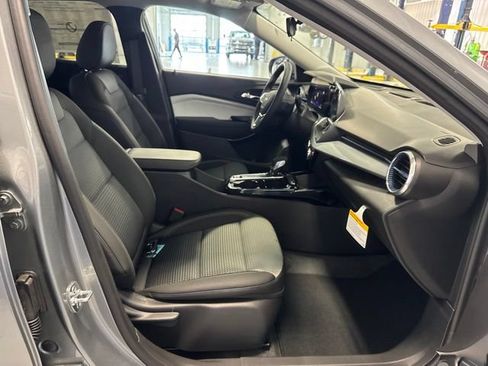 New 2026 Chevrolet Trax LT w/ Driver Confidence Package FWD image 17