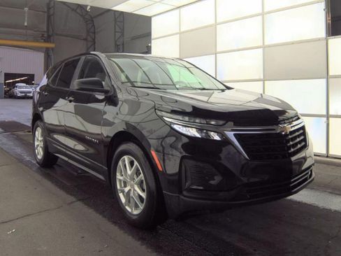 Used 2024 Chevrolet Equinox LS w/ LS Convenience Package FWD image 4