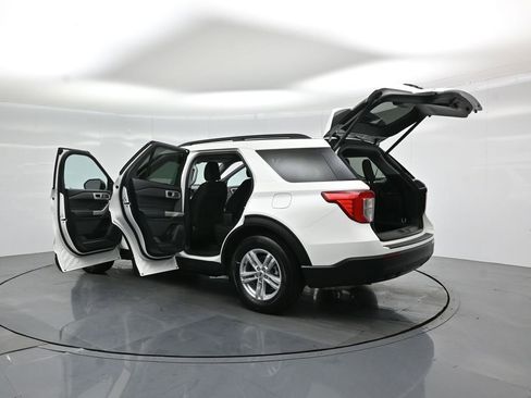 Certified 2024 Ford Explorer XLT RWD image 31