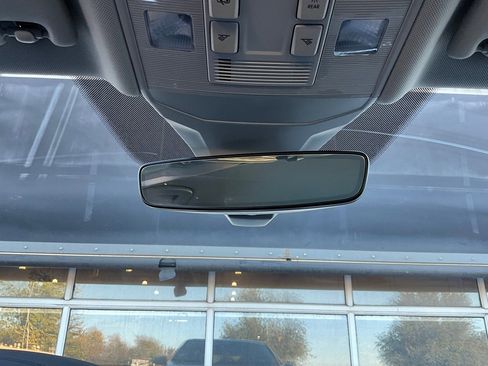 Used 2025 Volkswagen Jetta SE image 17