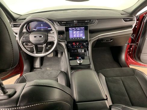 Used 2024 Jeep Grand Cherokee L Altitude image 33