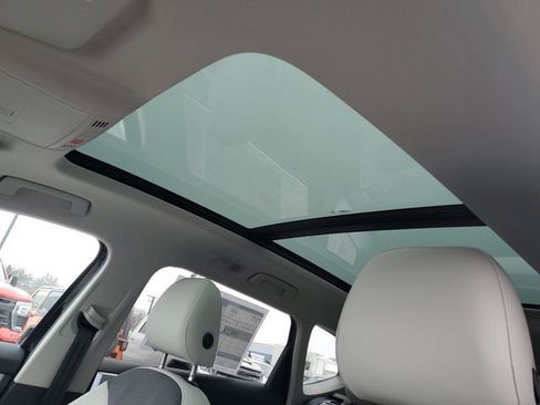 New 2026 Volkswagen Taos SE image 11