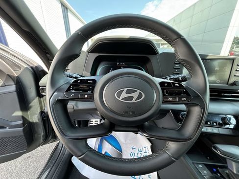 Used 2025 Hyundai Elantra Sport FWD image 11