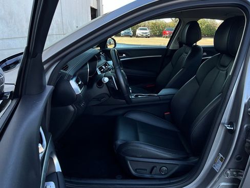 Used 2025 Genesis G70 2.5T image 8