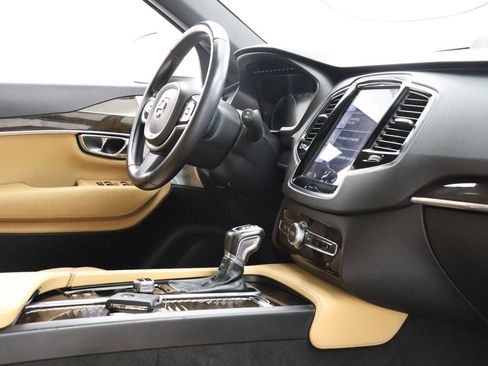 Used 2017 Volvo XC90 T6 Momentum w/ Vision Package image 31