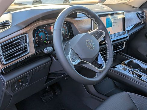 New 2026 Volkswagen Atlas SE image 15