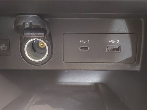 Used 2024 Nissan Versa SR FWD image 21