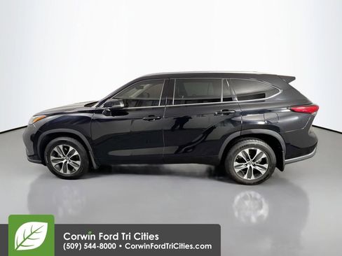 Used 2021 Toyota Highlander XLE image 6
