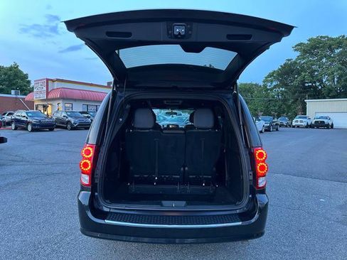 Used 2016 Dodge Grand Caravan R/T FWD image 16