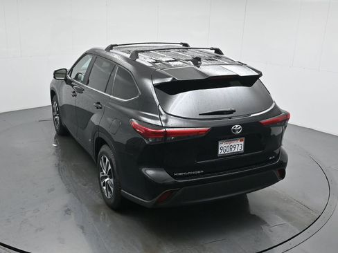 Used 2023 Toyota Highlander XLE image 46