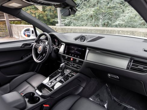 Certified 2026 Porsche Macan AWD/4WD image 62