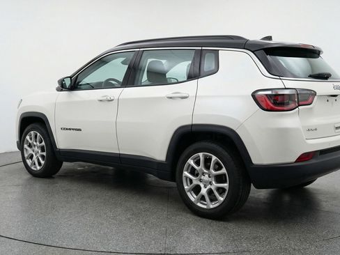 Used 2025 Jeep Compass Limited image 6