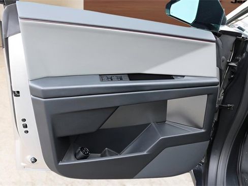 Used 2025 Tesla Cybertruck AWD Crew Cab image 15