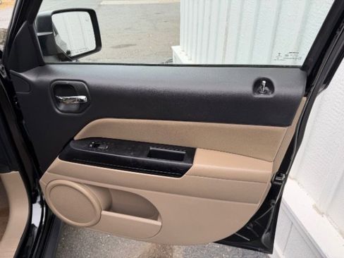 Used 2017 Jeep Patriot High Altitude image 28