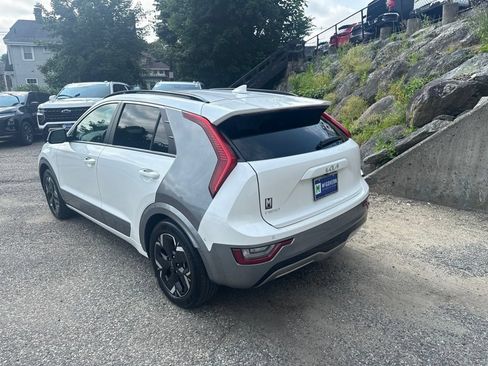 Used 2023 Kia Niro Wave w/ Wave Preserve Package FWD image 4