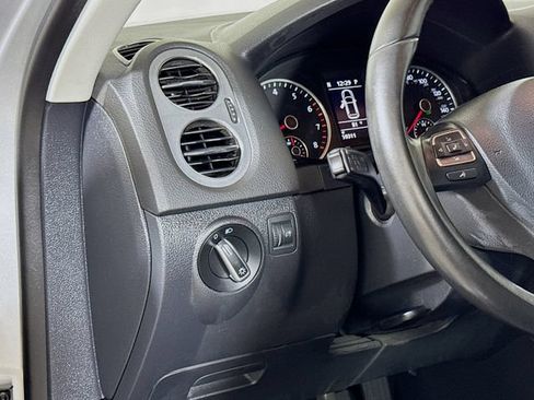 Used 2014 Volkswagen Tiguan S FWD image 8