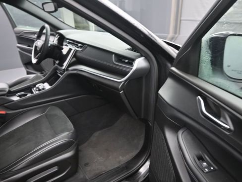 Used 2024 Jeep Grand Cherokee L Altitude image 19