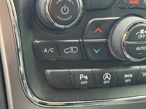 Used 2018 Jeep Grand Cherokee Limited image 29