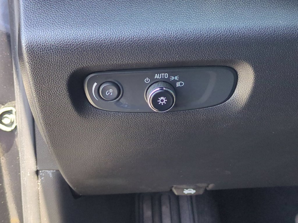 Used 2023 Chevrolet Traverse LT FWD image 23